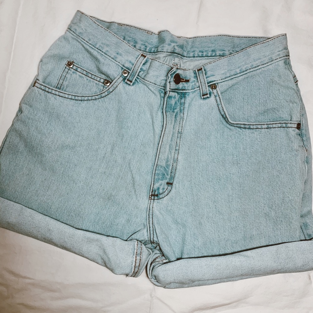 Vintage Lee’s light washed shorts!
